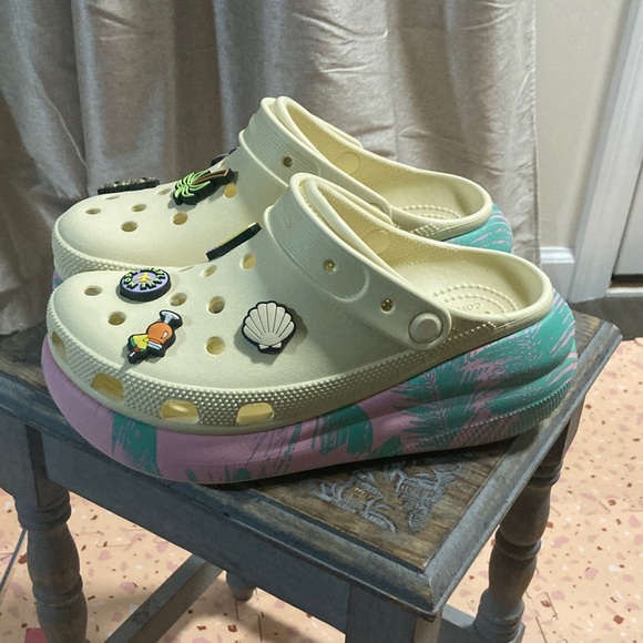 CROCS limited edition vacation Paradise Cream and Pink Clogs - Picture 4 of 5
